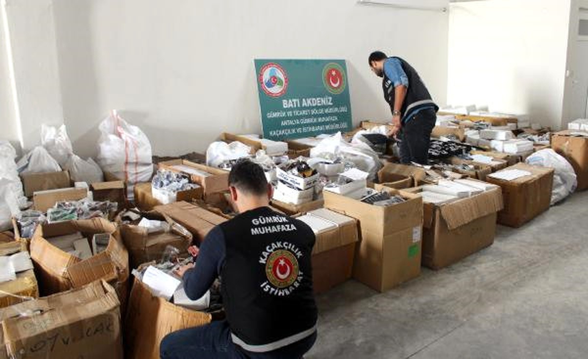 Antalya\'da Kaçak Güneş Gözlüğü Operasyonu