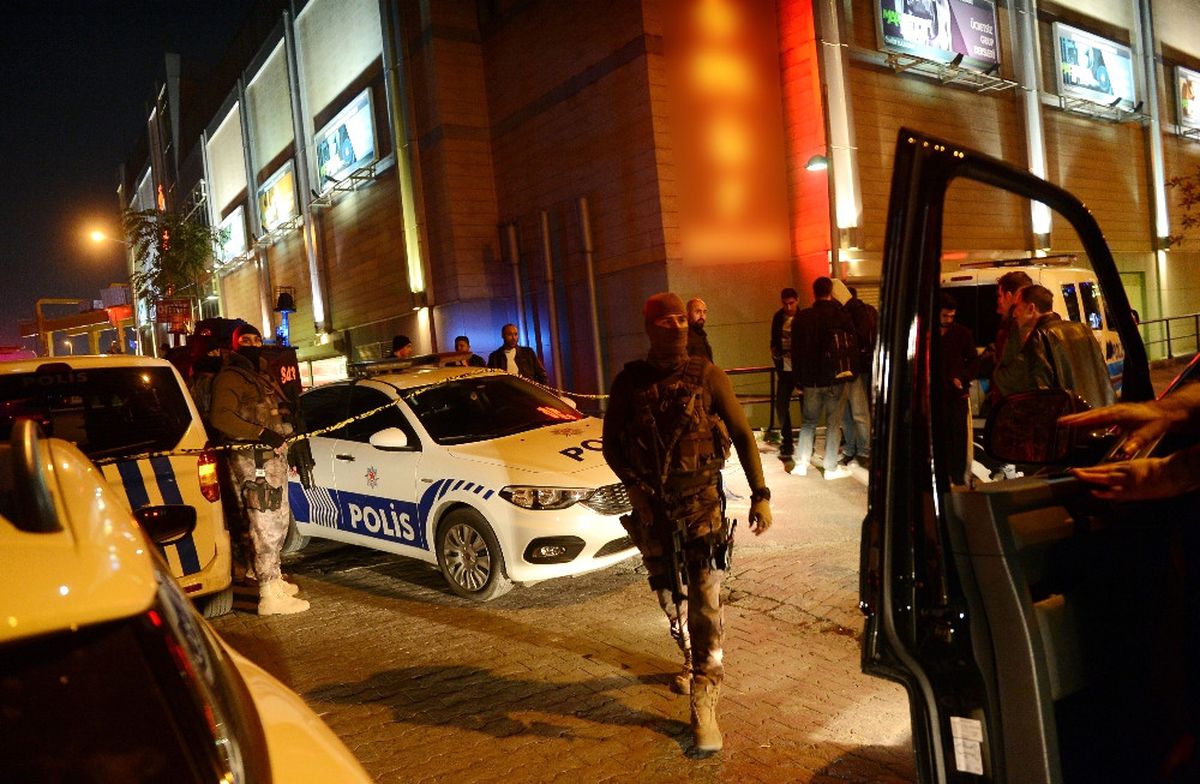 Avm\'deki Operasyonda Polisin Çalışması Tamamlandı