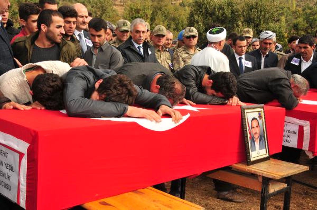 Bakan Soylu, Şehit Korucuların Cenazesine Katılmak İçin Hakkari\'de (3)