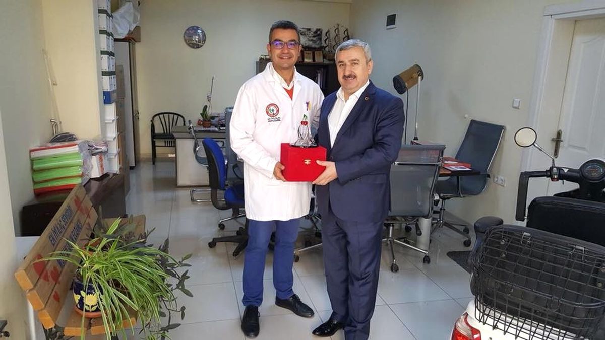 Başkan Baran\'dan Gönüllü Çöpçülük Yapan Eczacıya Ziyaret