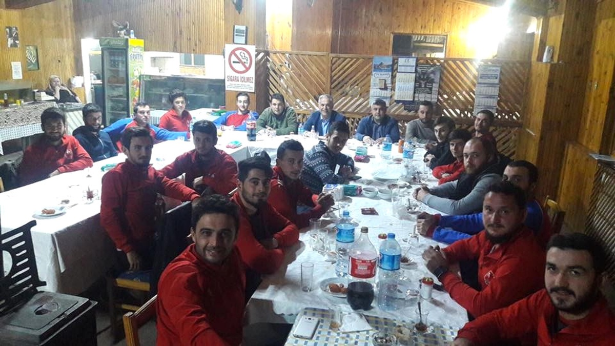 Başkan Yaman, Futbolcular ve Takım Yöneticileri ile Bir Araya Geldi