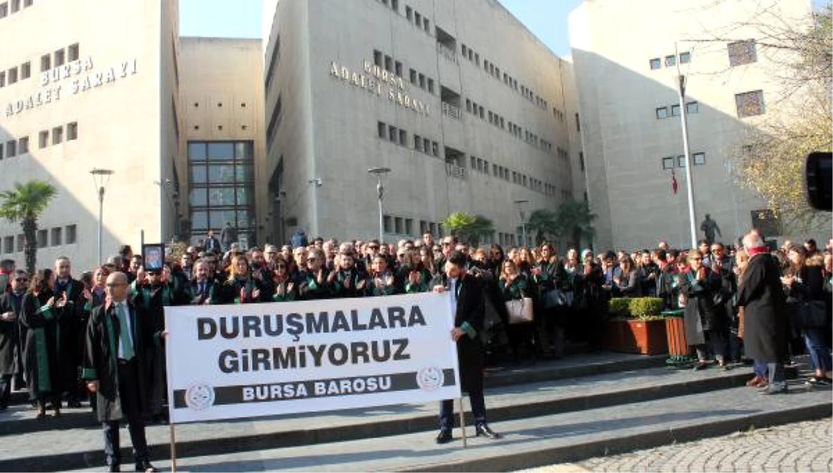 Bursa Barosu Üyeleri, Avukatlara Yönelik Saldırıları Protesto Etti