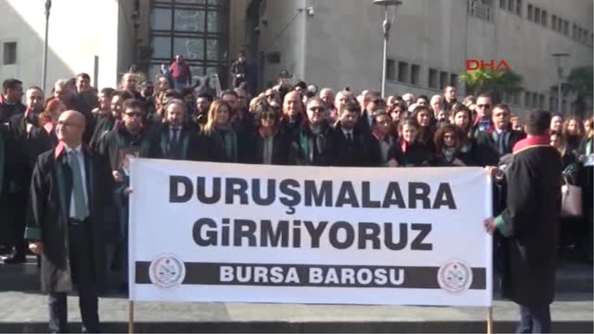 Bursa Barosu Üyeleri, Avukatlara Yönelik Saldırıları Protesto Etti