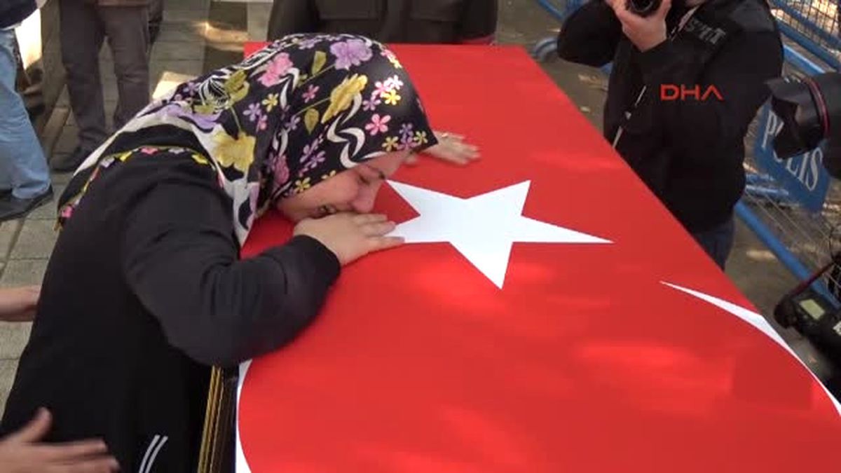 Bursa Şehit Emre Karaarslan Bursa'da Son Yolculuğuna Uğurlandı