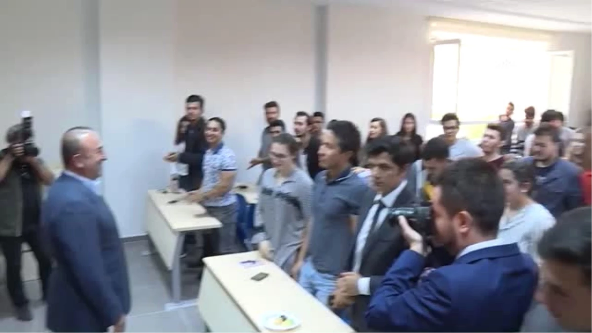 Çavuşoğlu, Mühendislik Fakültesi\'nde 2017-2018 Akademik Yılının İlk Dersini Verdi