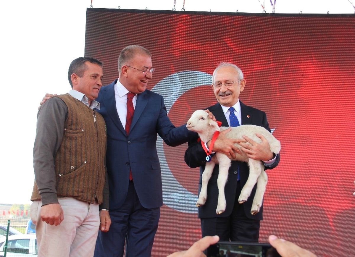 CHP Lideri Kılıçdaroğlu\'na \'Kuzu\' Sürprizi