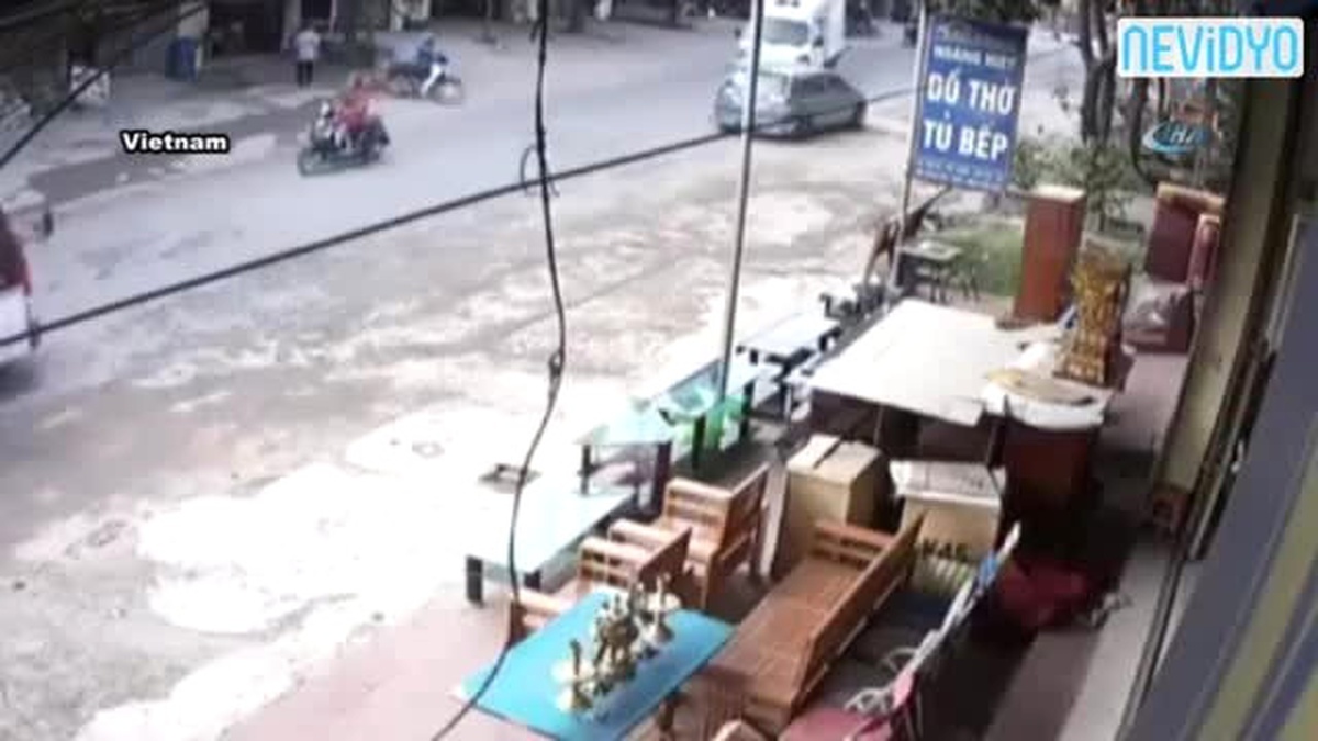 El Freni Çekilmeyen Kamyonet Korkuttu