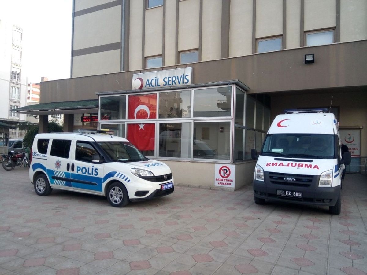 Elindeki Tüfek Ateş Aldı, Kazara Arkadaşını Yaraladı