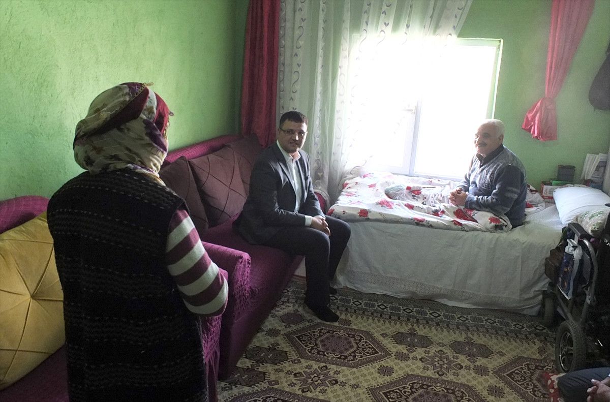 Engelli Vatandaşa Tekerlekli Sandalye