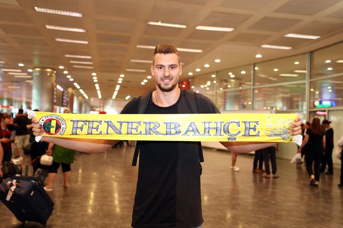 Fenerbahçe\'de Oynamak Benim İçin Bir Onur"