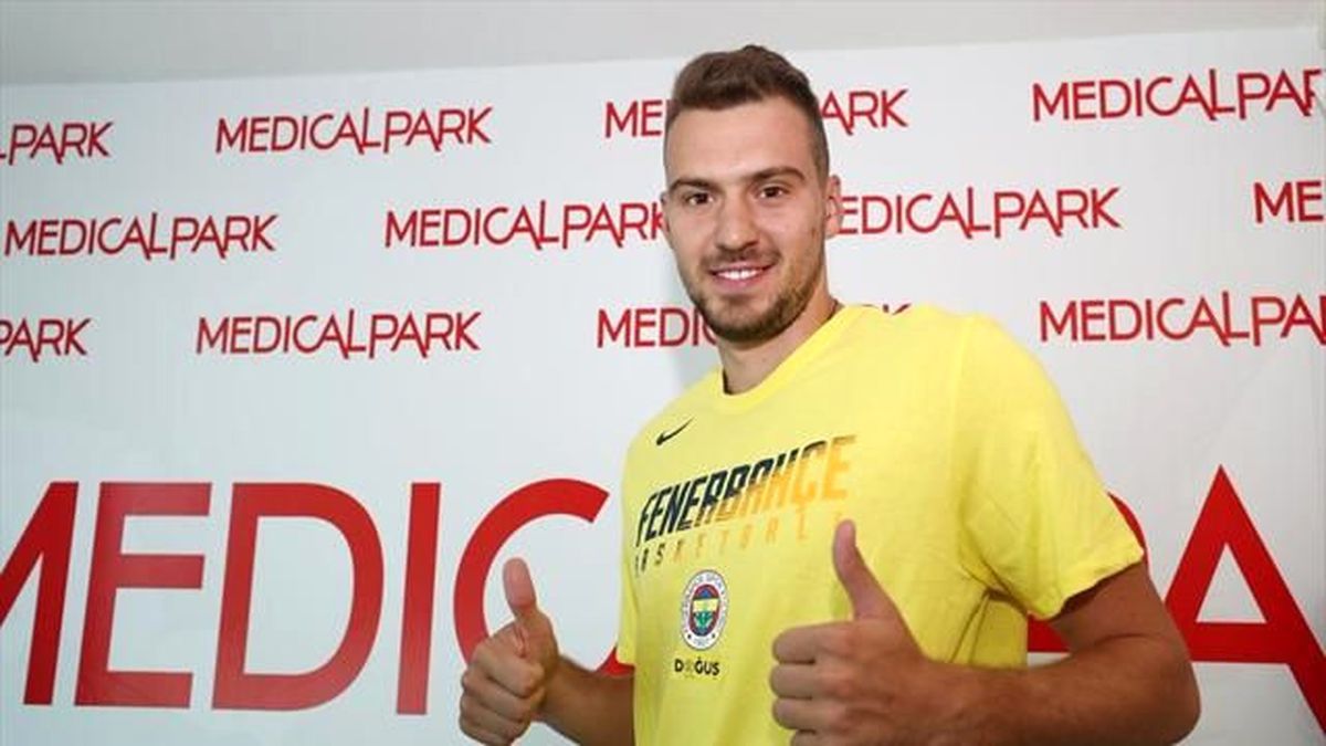 Fenerbahçe\'de Oynamak Benim İçin Onurdur"