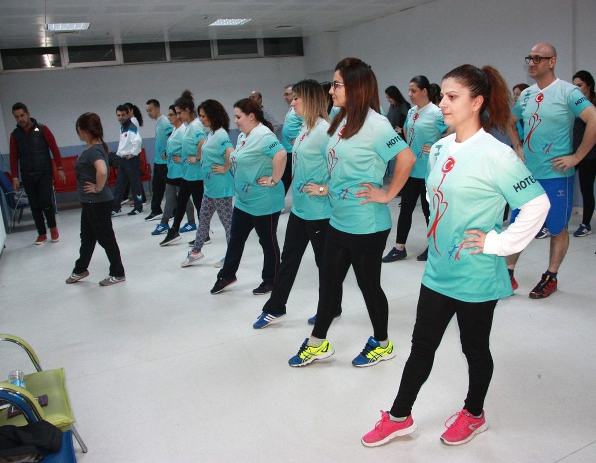 Folklor Aşkı Yaş Dinlemiyor