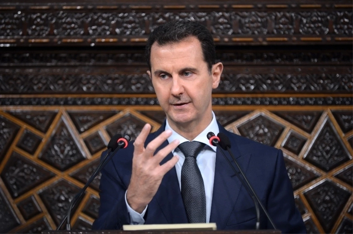 Fransa Esad\'a Verdiği Şeref Nişanını Geri Almayı Tartışıyor