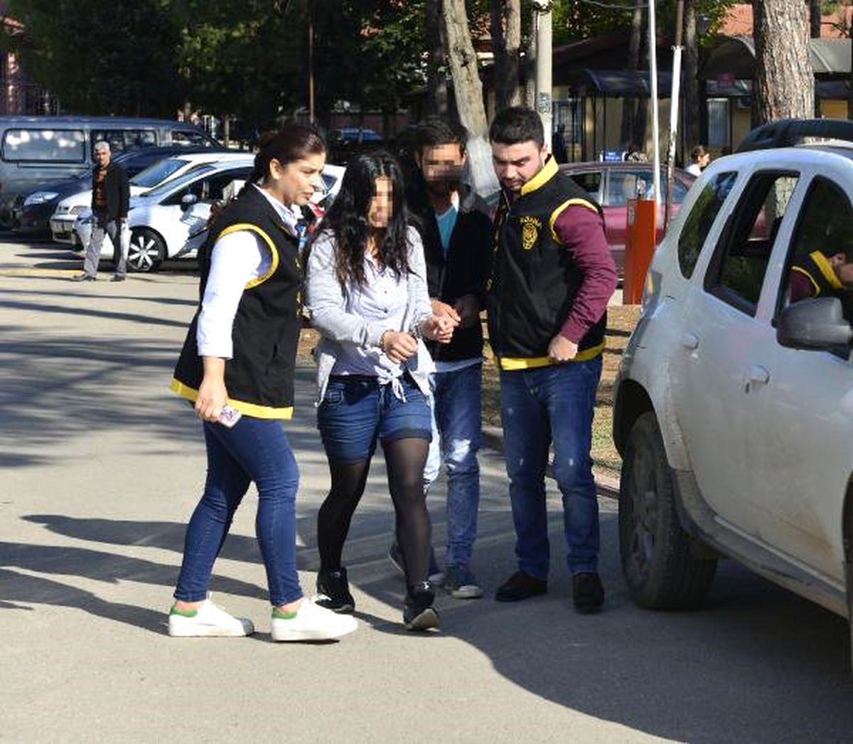 Genç Çift, Hırsızlık Yaparken Yakalandı