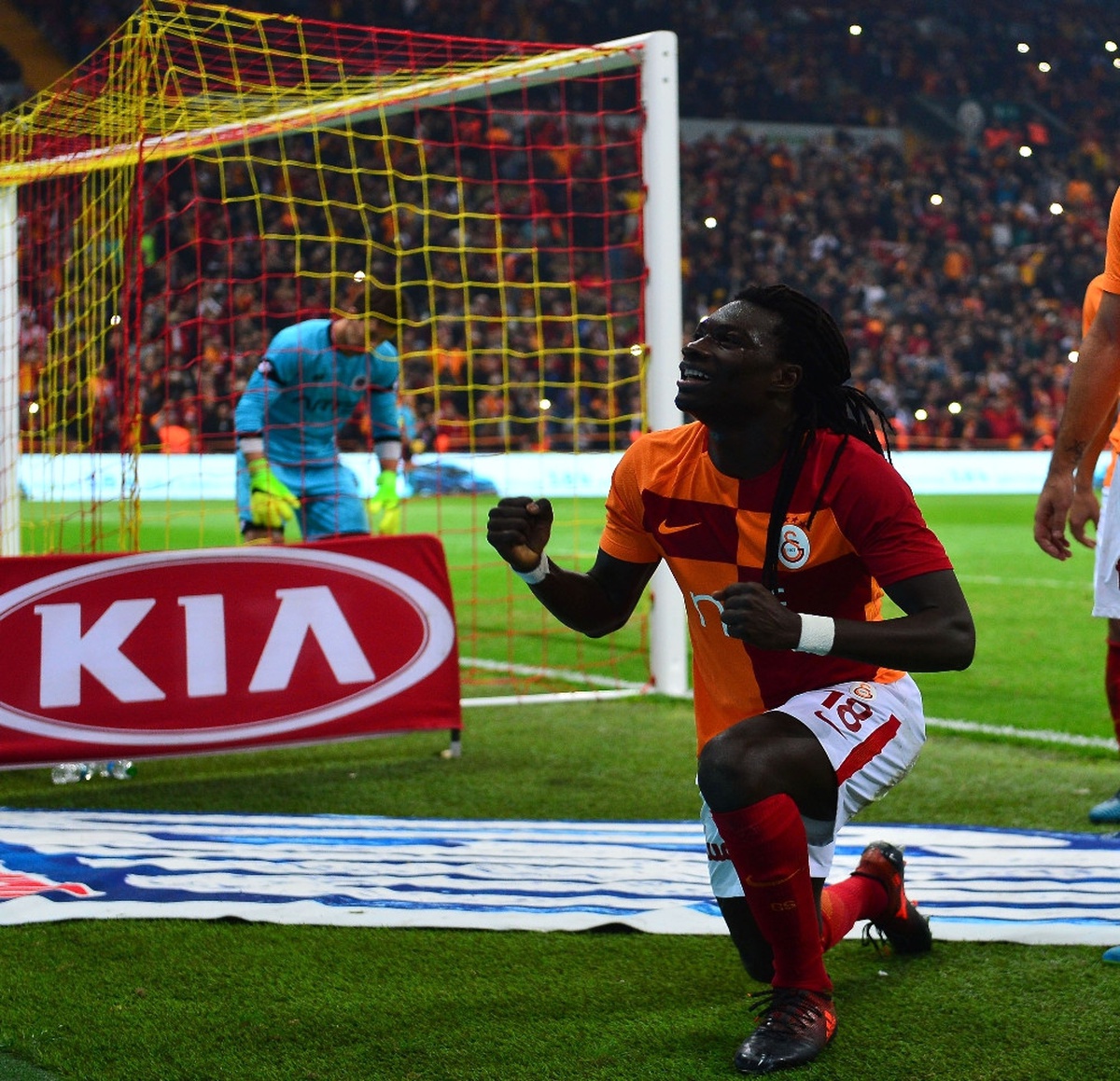 Gomis, Gol Krallığında Jahovic\'i Yakaladı