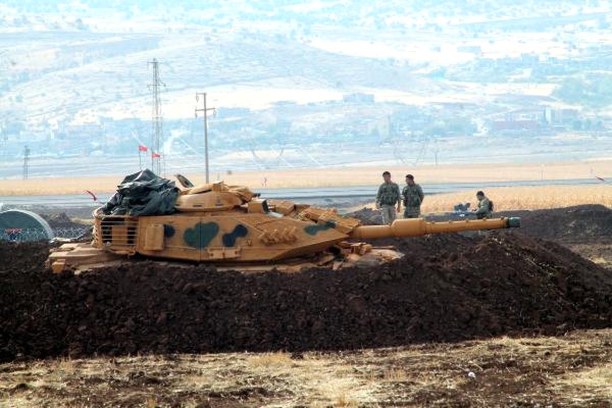 Habur\'da Tanklar Manevra Yaptı, Çobanlar Koyun Otlattı