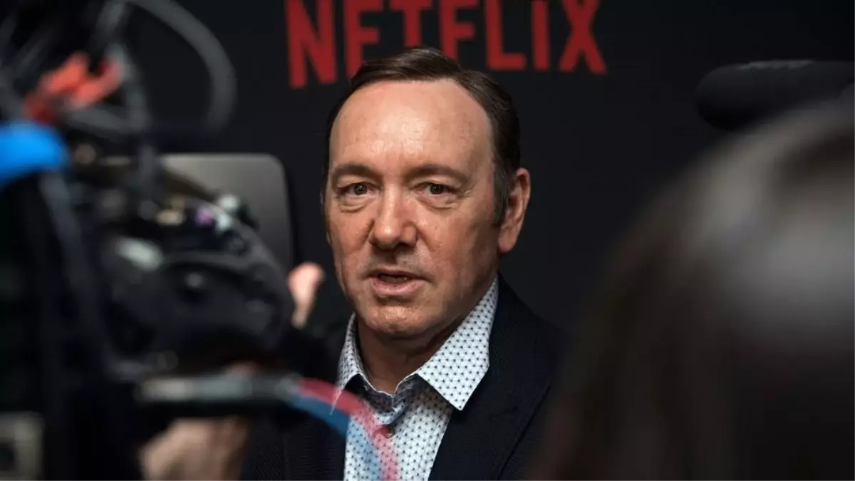 House Of Cards Ekibinden 8 Kişi de Kevin Spacey\'yi Tacizle Suçladı