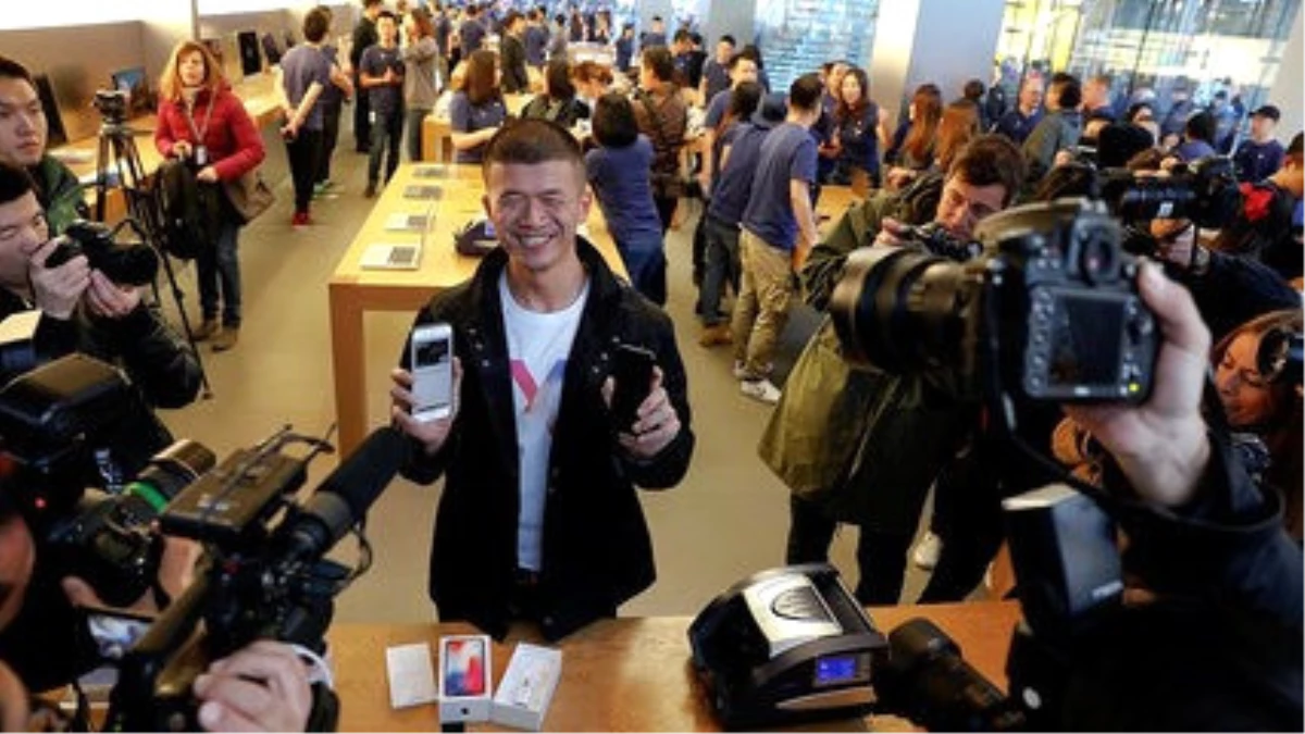 İphone Hayranları Apple Mağazaları Önünde Kamp Kurdu