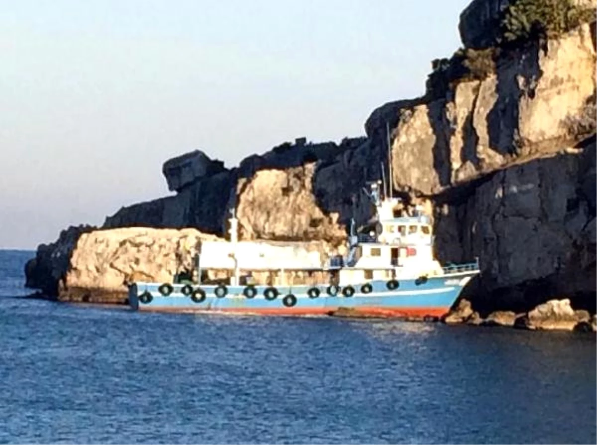 Karaya Oturan Balıkçı Teknesi Kurtarıldı