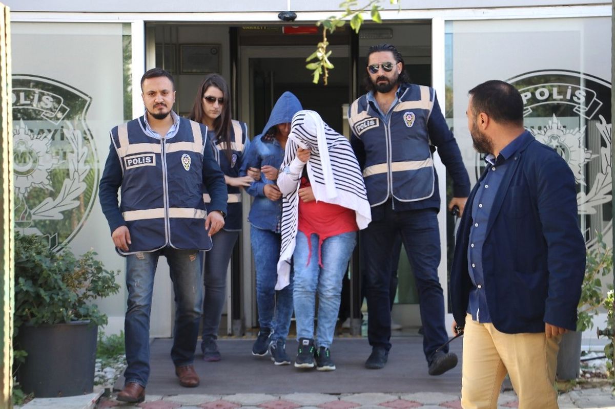 Karnında Bebeğiyle Evlerden 300 Bin Lira Çaldı