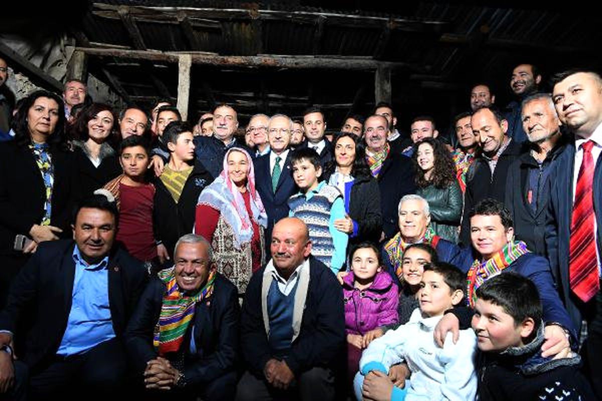 Kılıçdaroğlu, Çöreler Köyünde Yer Sofrasında