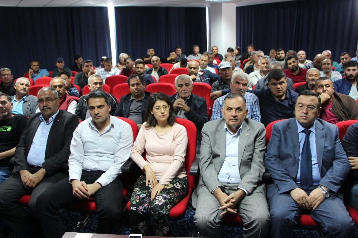 Kumluca\'da Üreticilere Bitki Zararlılarıyla Mücadelenin Sakıncaları Anlatıldı
