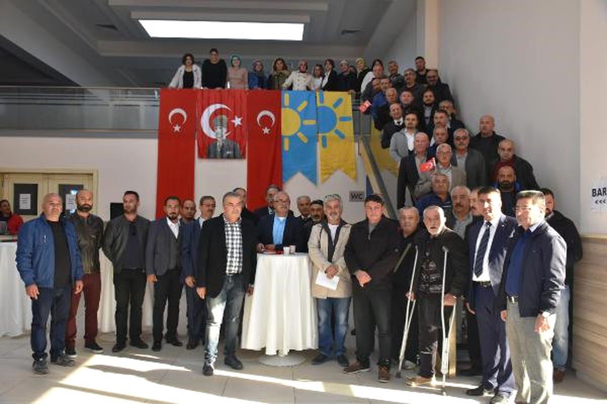 Kuşadası\'nda MHP\'den İstifalar