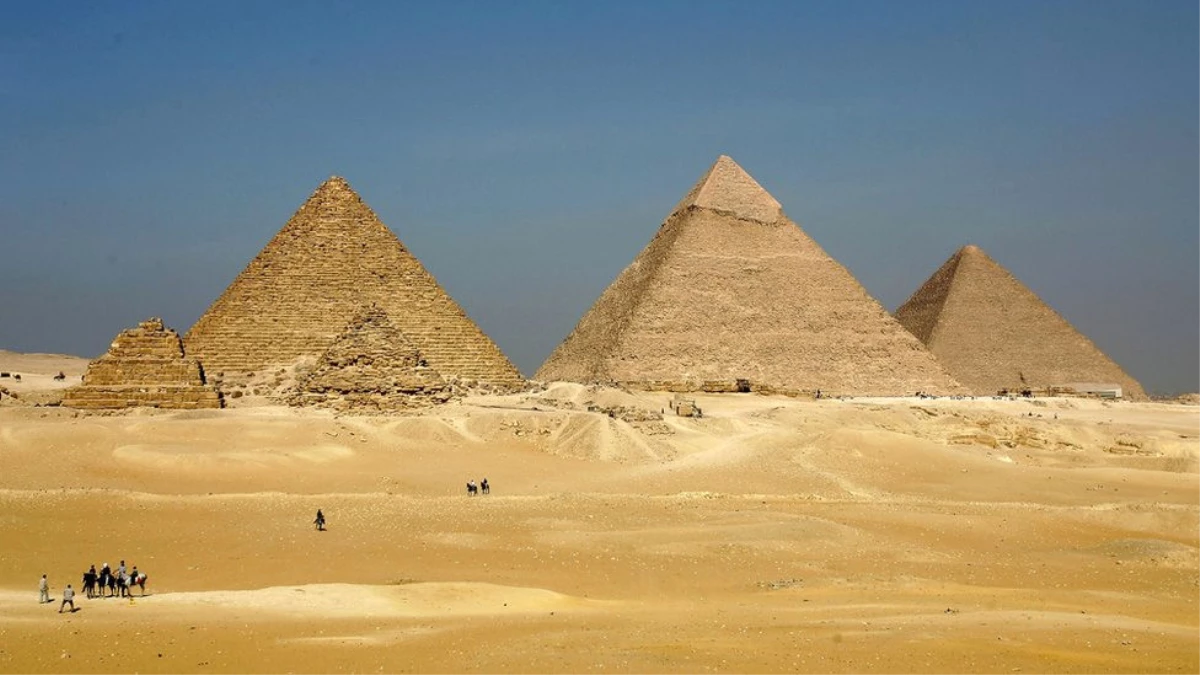 Mısır\'daki Büyük Giza Piramidi\'nde Keşfedilen \'Uçak Büyüklüğündeki Boşluk\' Yapım Sırrını Çözebilir