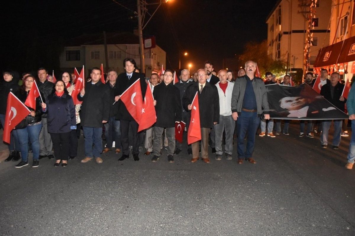 Muratlı\'da Şehitler İçin Yürüş Yapıldı
