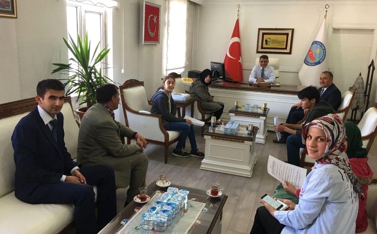 Öğrenciler Kaymakam Özkan\'la Röportaj Yaptı