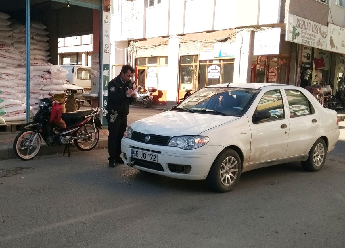 Otomobil ile Motosiklet Çarpıştı: 2 Yaralı