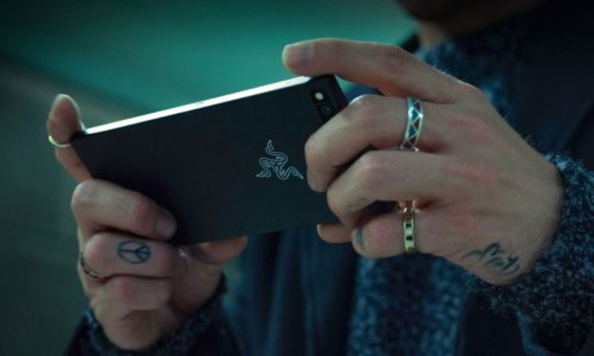 Razer Phone, Samsung Galaxy S8 Plus\'tan Üstün Mü?