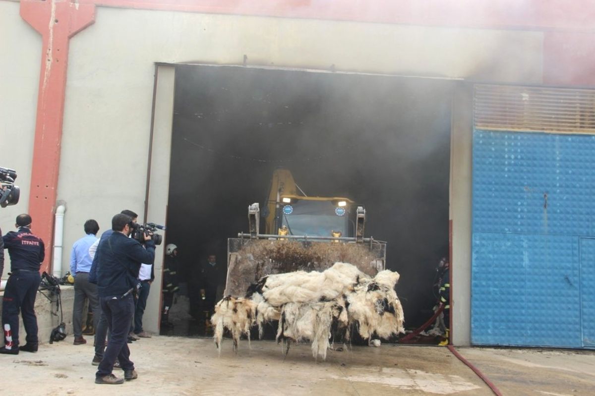 Şanlıurfa\'da Fabrika Yangını