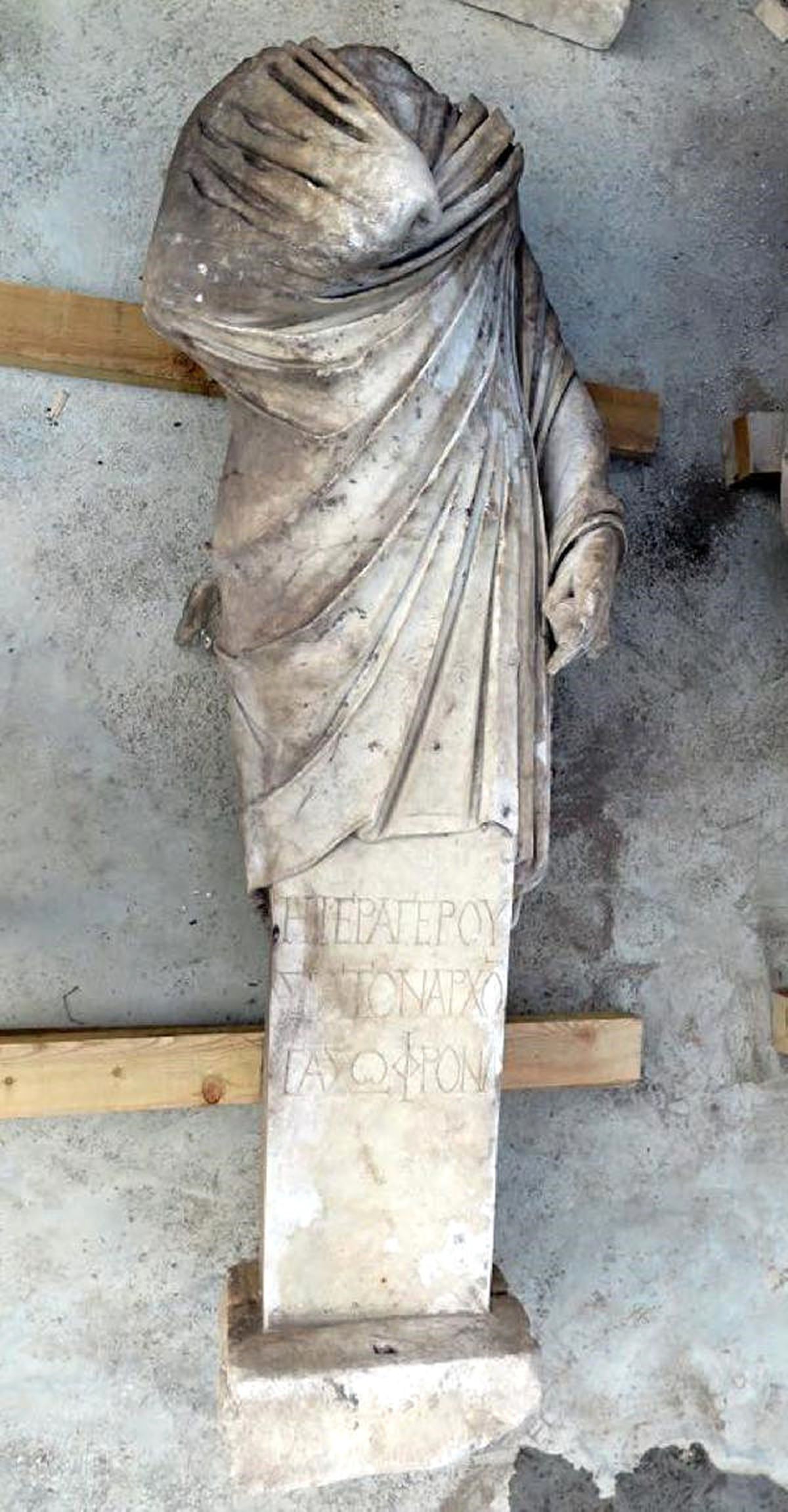 Side\'de Roma Dönemi Meclis Başkanının Heykeli Bulundu