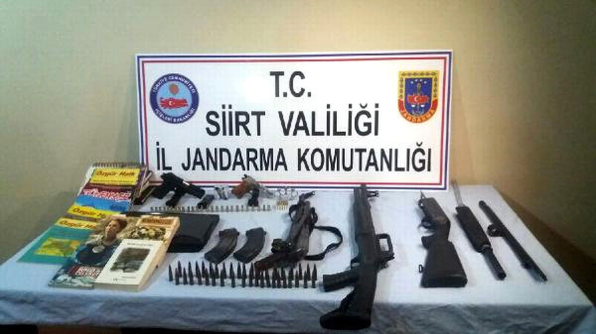 Siirt\'te İki Kişinin Evlerinde Silah ve Mühimmat Ele Geçirildi