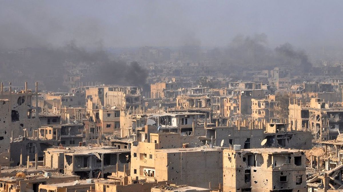 Suriye Ordusu Işid\'in Ülkedeki Son Kalesi Deyrezzor\'u Geri Aldı