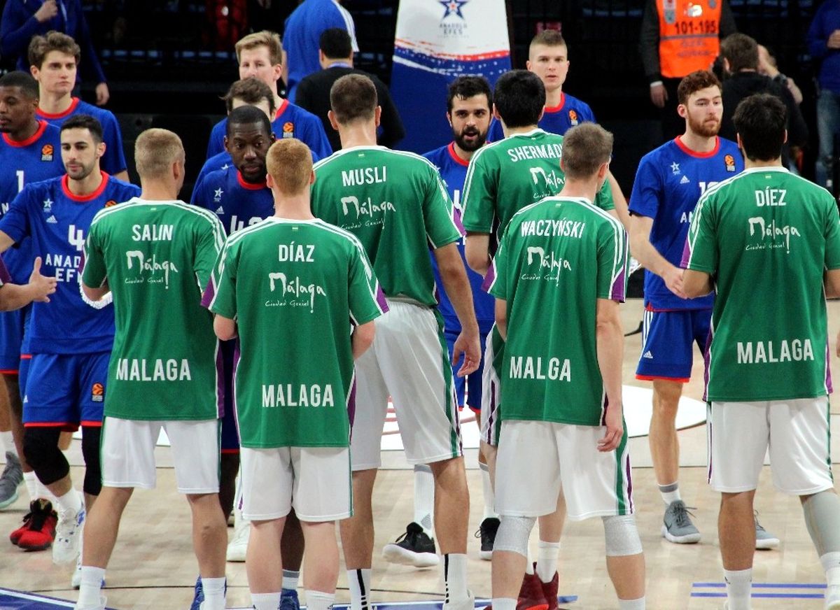 THY Eurolegaue: Anadolu Efes: 74 - Unicaja Malaga: 79