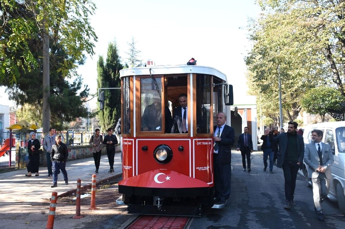 Tramvayın Test Sürüşünü Başkan Ay Yaptı