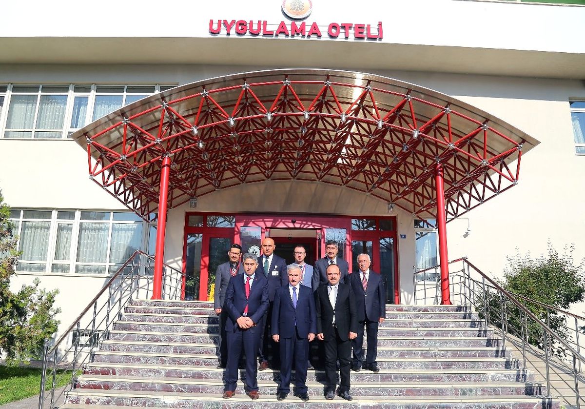 Vali Kamçı\'dan Okul Ziyaretleri