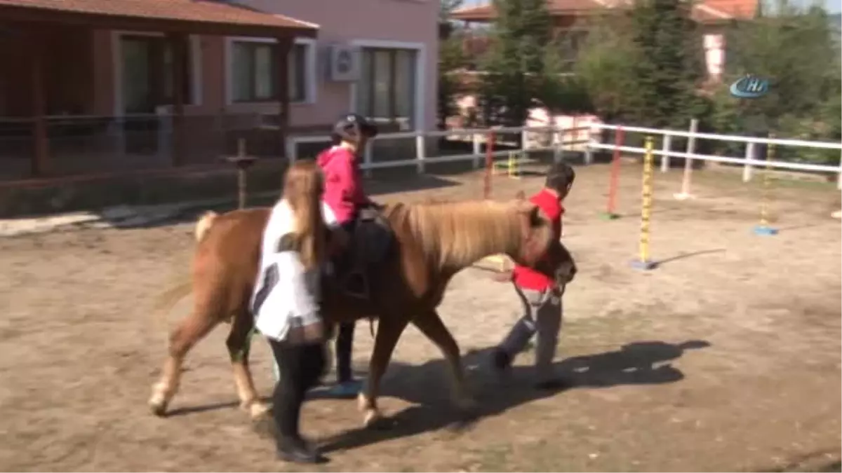 6 Aylıkken Serebral Palsi Tanısı Konulan Minik Azra, 4 Yaşında İlk Adımını Attı