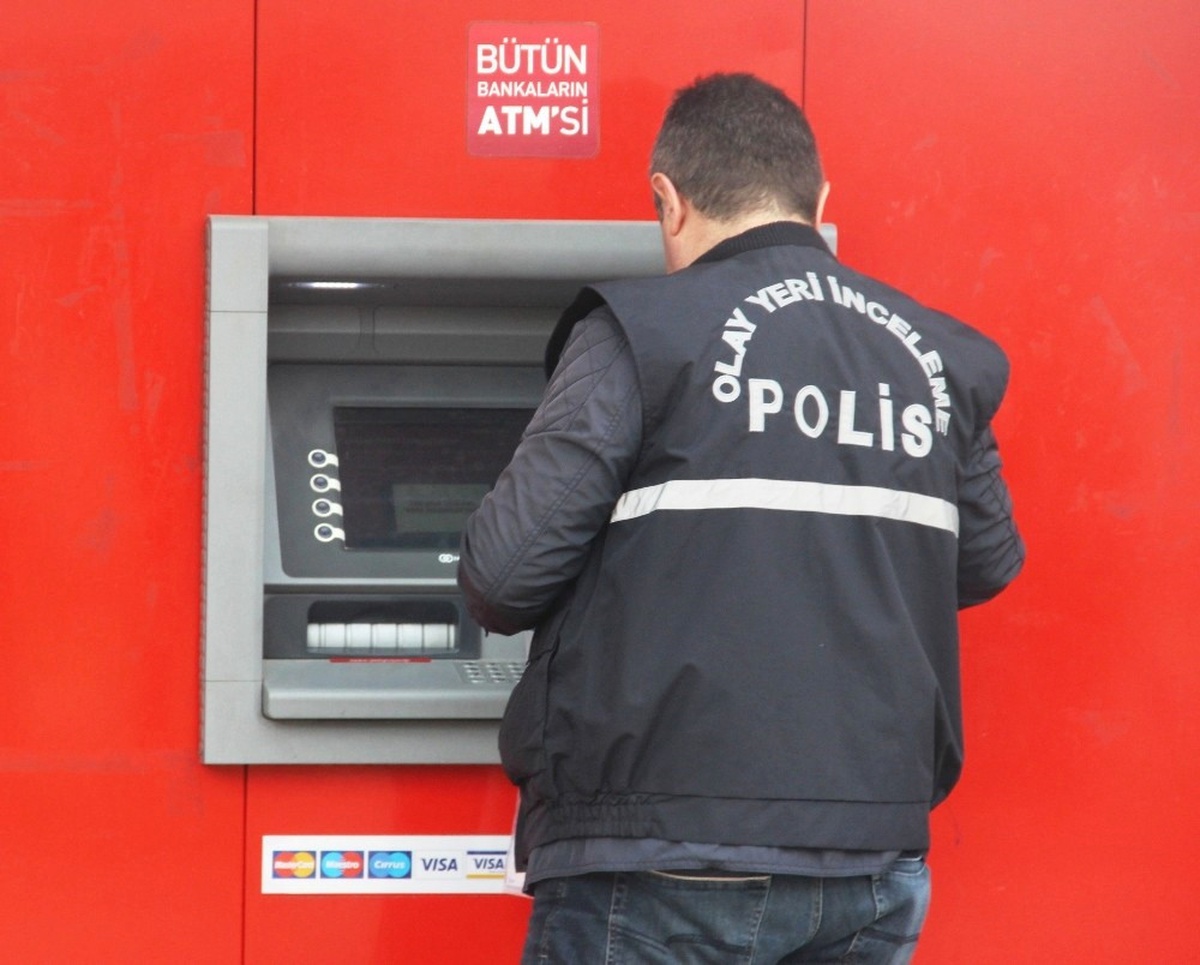Atm\'ye Şifre Kopyalamak İçin Kamera Düzeneği Kurdular