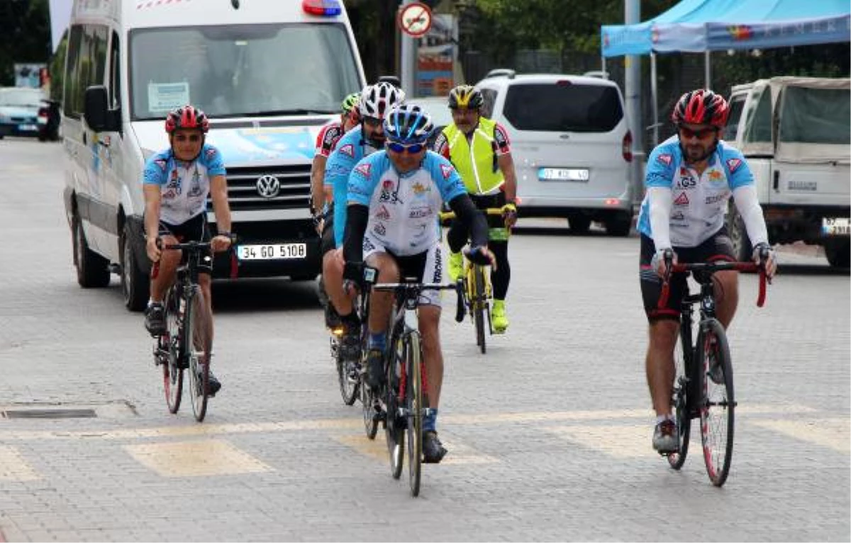 Aziz Sancar Vakfı\'nın Bisikletli Gönüllüleri Finike\'de (2)