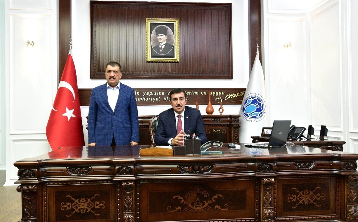 Bakan Tüfenkci Battalgazi Belediyesi Yeni Hizmet Binasını Gezdi