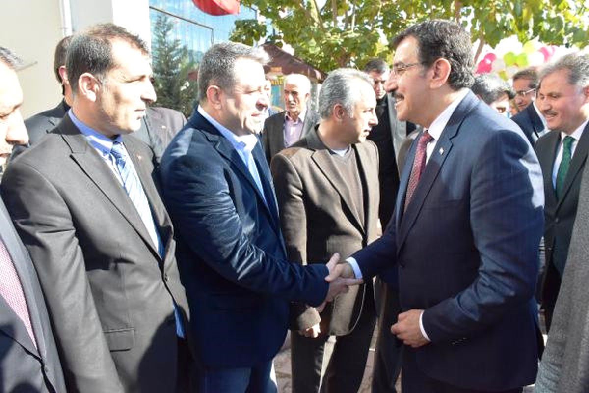 Bakan Tüfenkci: Hem Terörle Mücadele Ediyoruz Hem de Türkiye\'yi Büyütüyoruz