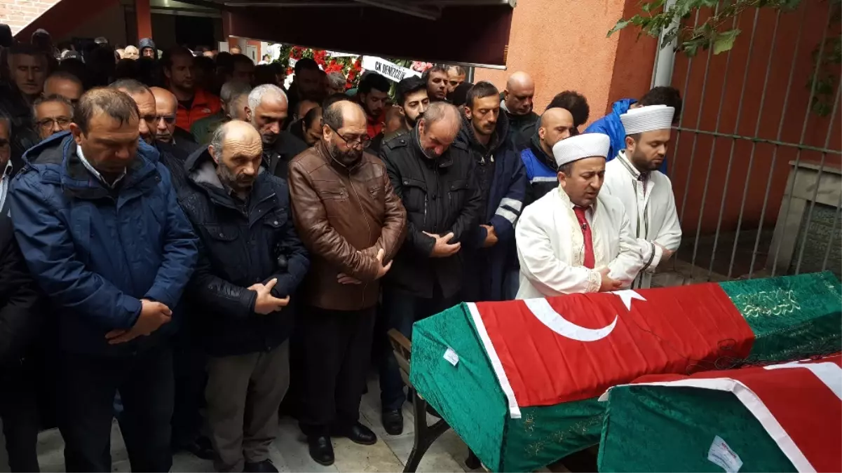 Batan Gemiden Cesetleri Çıkarılan Baba Oğul Toprağa Verildi