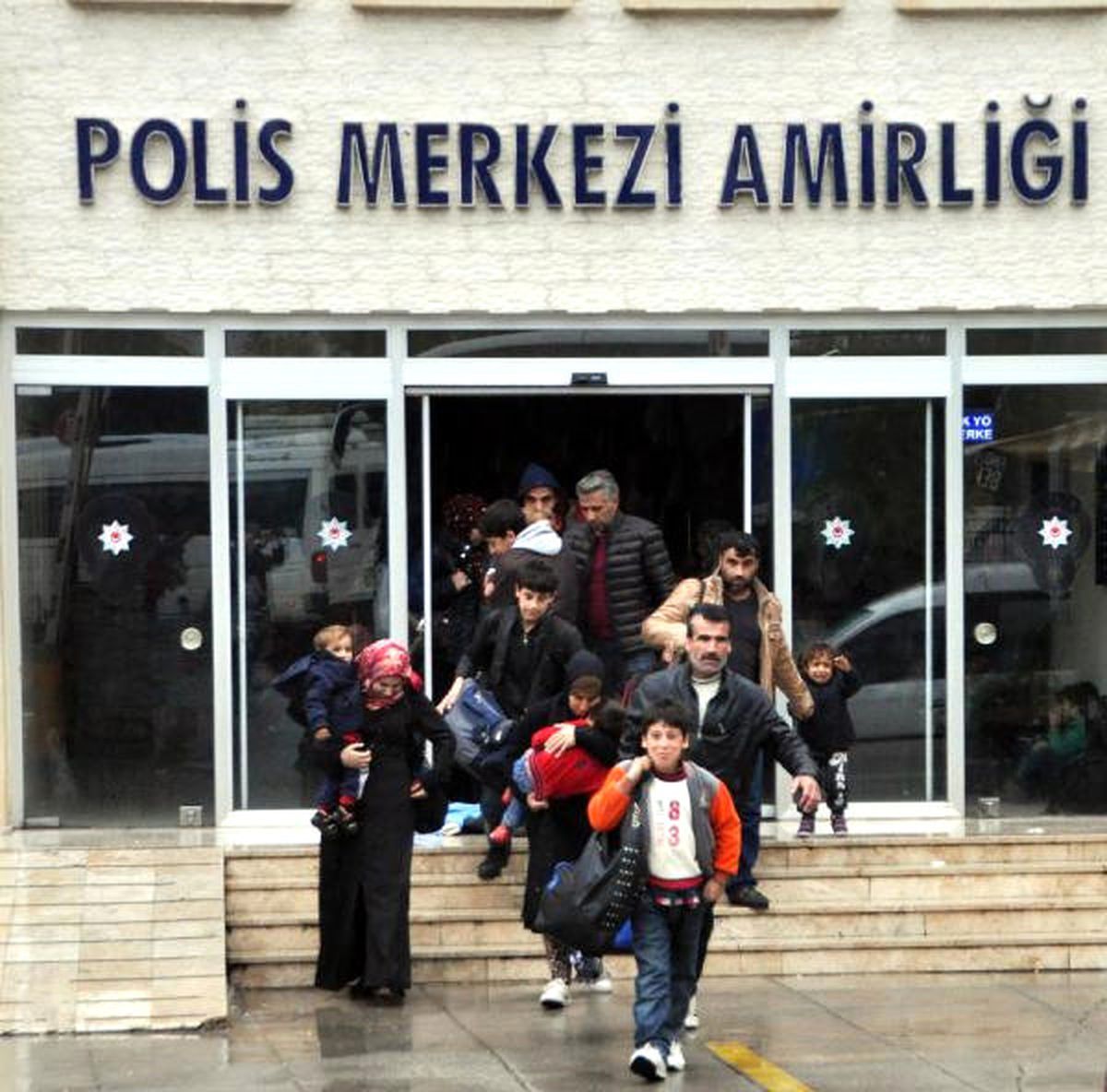Batan Kaçak Teknesinde Kaybolan 7 Kişi Aranıyor (2)