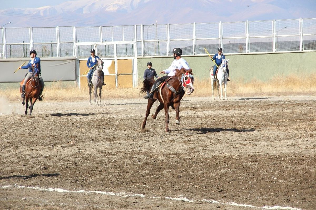 Erzurum\'da Yem Ödüllü Cirit Turnuvası