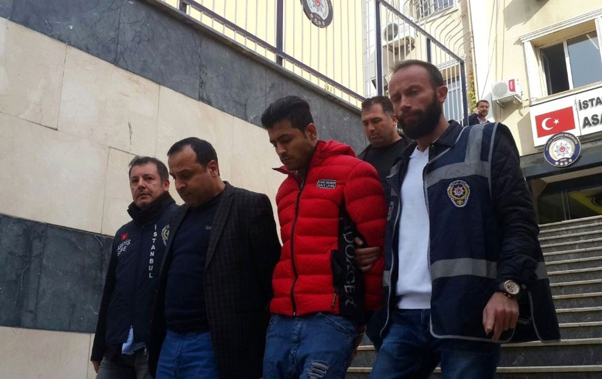 Fransız Turistin Parasını Çalan İranlı Şüphelileri Türk Polisi Yakaladı