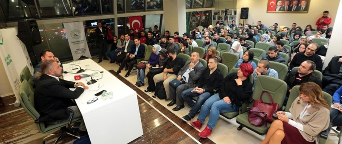 Gençler, Mete Yarar\'la \'Darbe ve Terör\' Konferansında Buluştu