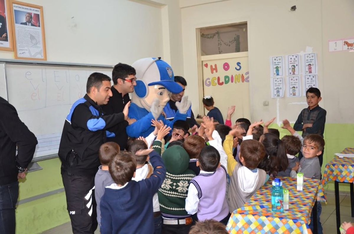 Hakkari\'de \'115 Polis İhbar Hattını\' Anlattı